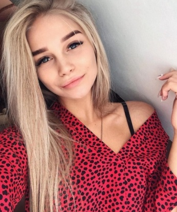 Я знаю, как доставить истинное удовольствие и заставить тебя погружаться в мир беззаботных наслаждений. У меня есть немало возможностей, чтобы сделать твои сокровенные фантазии реальностью. Фото, которые ты видишь, станут приятным представлением обо мне. Я готова предложить широкий спектр услуг, которые оставят тебя довольным и жаждущим возвращения ко мне снова. Отзывы моих постоянных клиентов говорят о моем исключительном сервисе и внимательном отношении к каждому. Я живу в Москве, и готова сделать твои фантазии реальностью прямо здесь, в этом прекрасном городе Москва. 😘🌇🌃 13413, 1999 лет